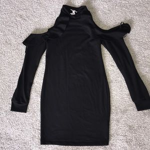 A’Gaci cold shoulder black long sleeve dress